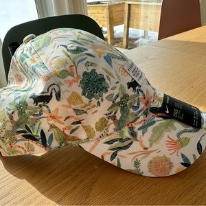 New with tags. Unisex Nike Golf Hat.